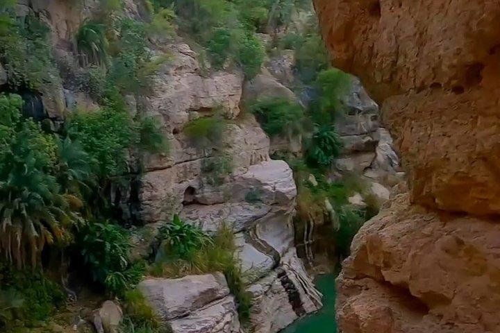 Hidden Paradise Tour: Wadi Tiwi, Bimmah Sinkhole & Fins Beach