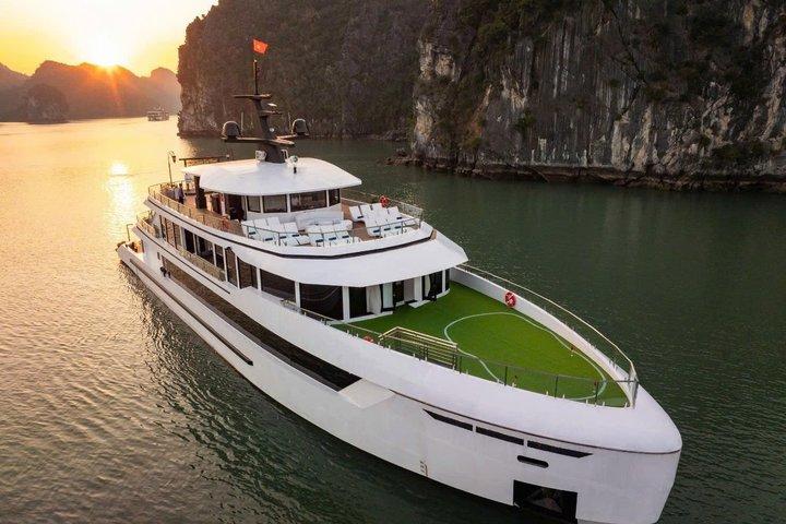 From Hanoi : Ha Long – Lan Ha Bay Scenic Day Cruise Experience
