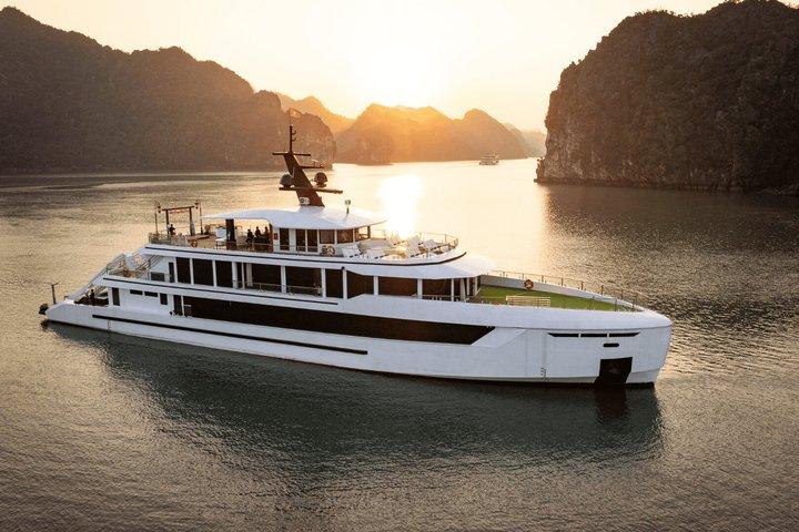 From Hanoi : Ha Long – Lan Ha Bay Scenic Day Cruise Experience