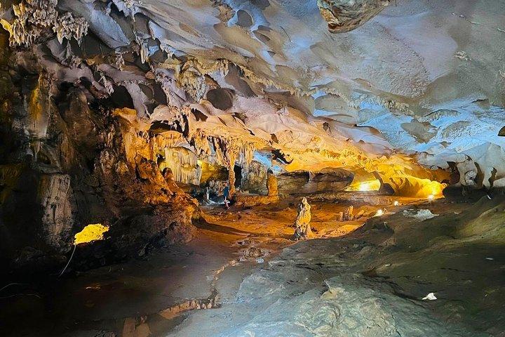 Hanoi: Bai Tu Long Bay Scenic Day Cruise to Hidden Landscapes
