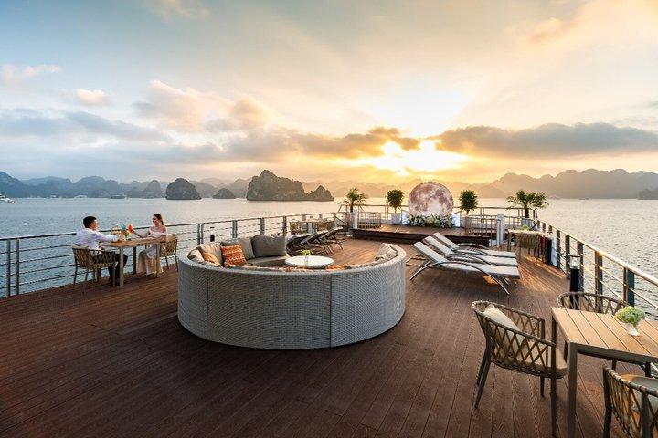 From Hanoi: 5-Star Scenic Cruise with Buffet Lunch & Limousine