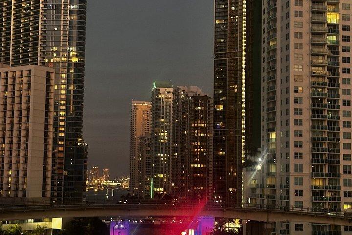 Miami: Evening Architectural Boat Tour with Unobstructed Views
