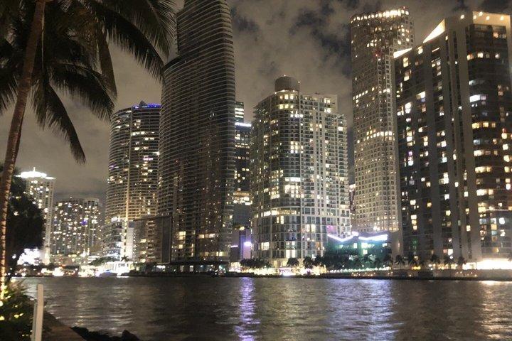 Miami: Evening Architectural Boat Tour with Unobstructed Views