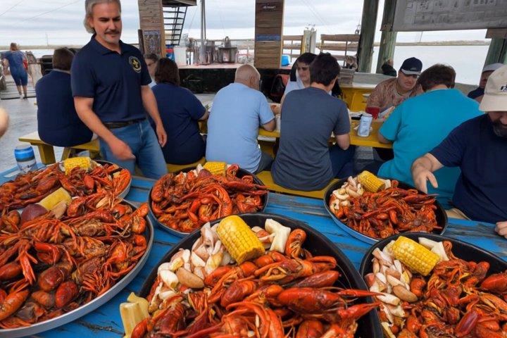 New Orleans Boat Cruise and Cajun Seafood Boil Experience