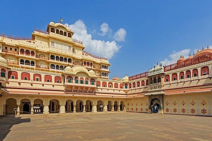 Jaipur Private Heritage Tour Including Guide Car and City Walk