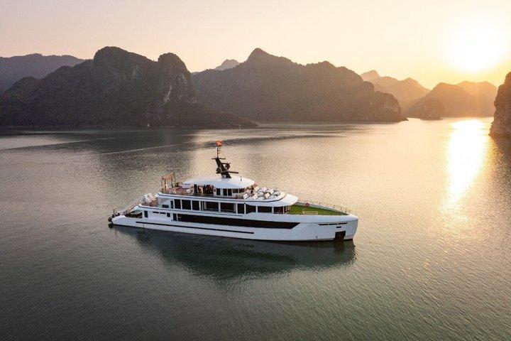 Hanoi: Luxury 5-Star Scenic Cruise Through Ha Long & Lan Ha Bay
