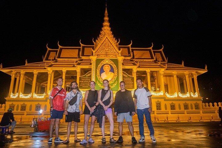 Phnom Penh: 4 hours Evening City Highlights Vespa or Tuk Tuk