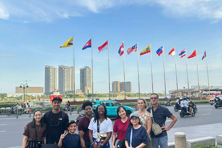 Ho Chi Minh City: Lively Saigon Skyline Sunset View River Cruise