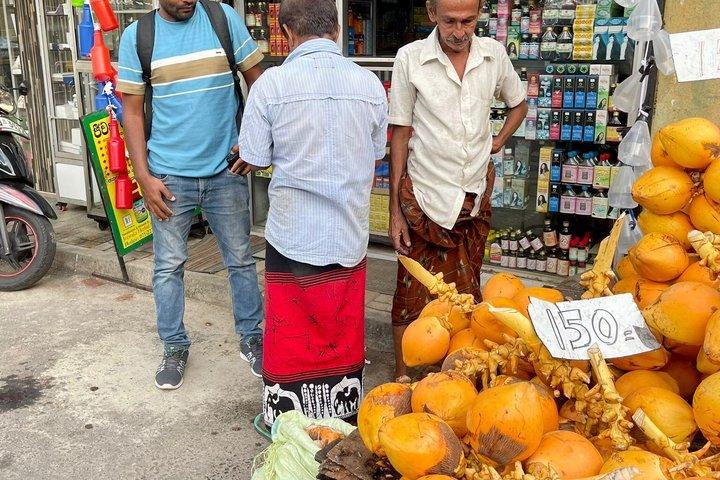 The Flavors of Colombo: 10 Tastings street food Tour