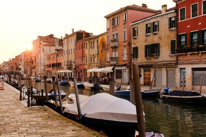 Luxury Natural Wine Tasting with Cicchetti Tapas in Venice