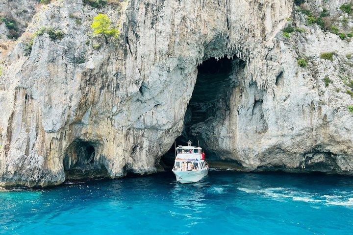 Mini Cruise on Ischia Diving and Lunch on Board + Ebook