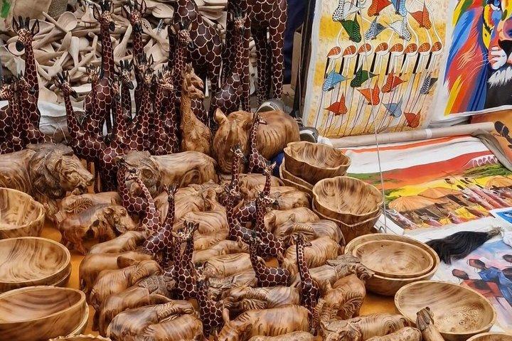 Giraffe Centre, Kobe Beads Factory and Cultural Dance Experience.