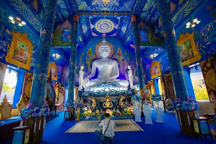Long Neck Village, White & Blue Temple, Black House Day Tour From Chiang Mai