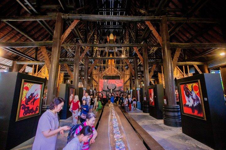 Long Neck Village, White & Blue Temple, Black House Day Tour From Chiang Mai