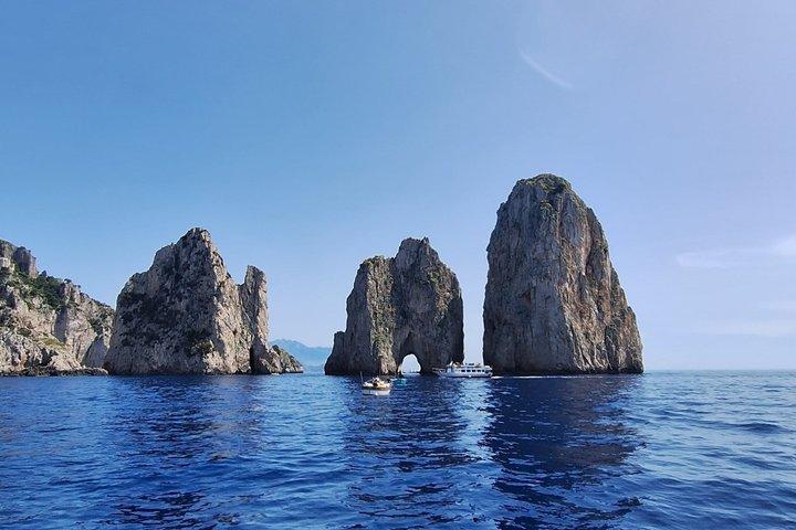 Capri Shared Tour : Caves, Dives, Limoncello and Caprese Cake