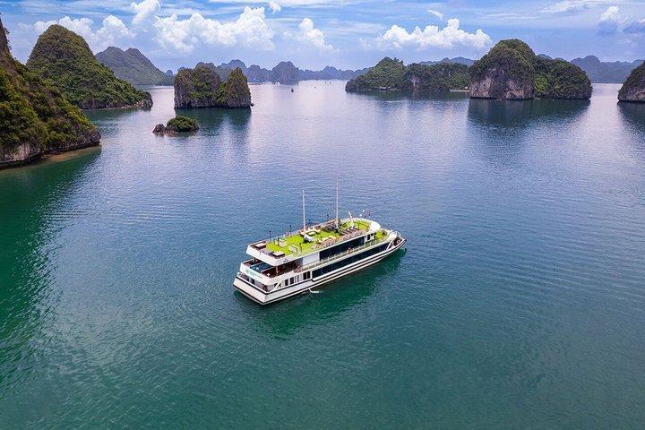 Heritage Ha Long Luxury Day Cruise with Buffet and Limousine