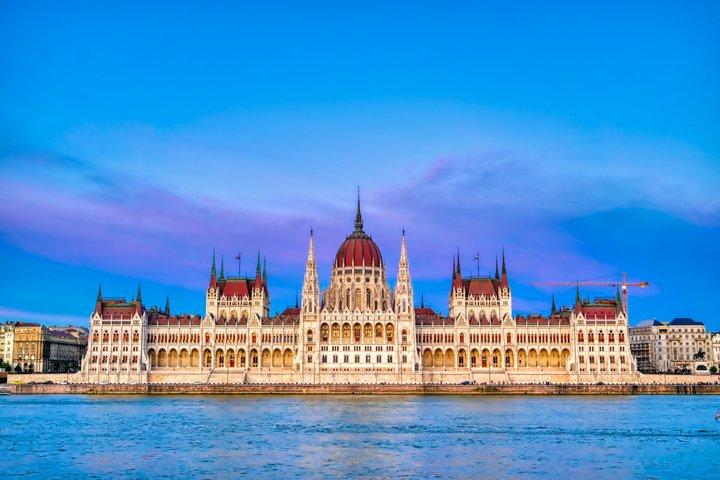 From Vienna: Day Trip to Bratislava and Budapest Guided Tour