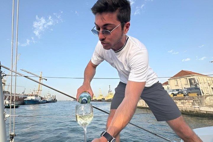 Lisbon: LUXURY Catamaran Sunset and Wine cruise