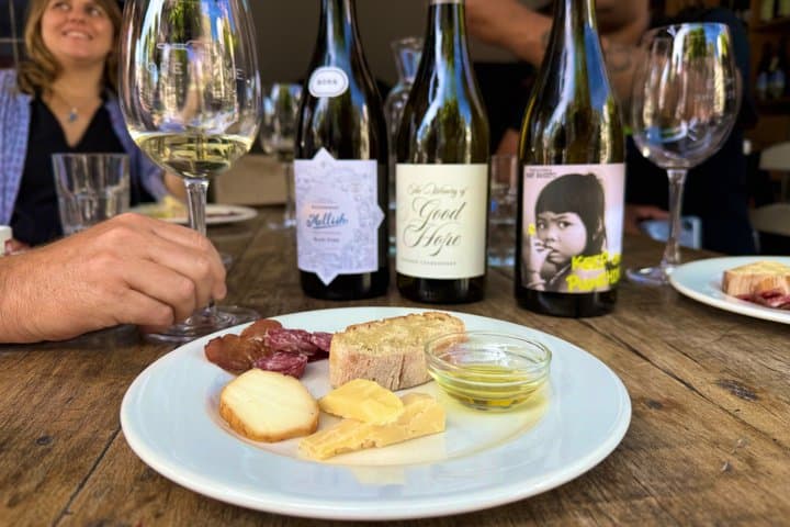 Cape Town Historic Centre Food Tour with 15 Local Dishes and Wine