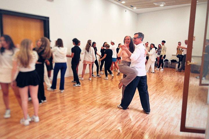 Barcelona Tango lesson with Pros with drinks in hidden gems