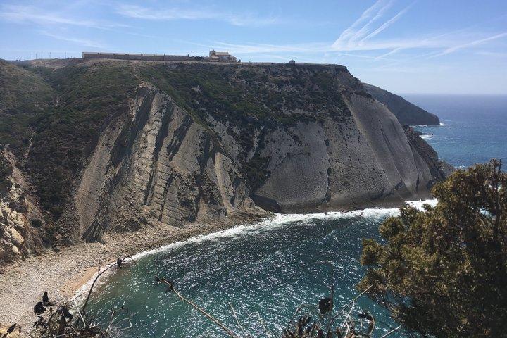 Private Walk to Dinosaur Footprints Near Lisbon
