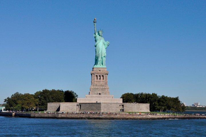 State of Liberty boat Tour Plus Staten Island Slice of NYC Pizza