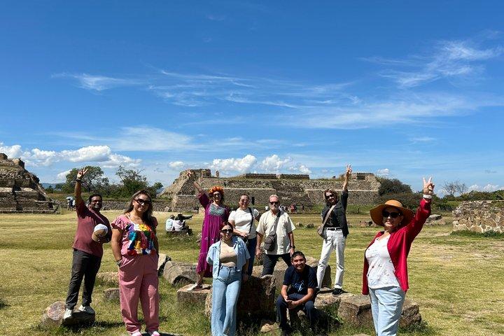 Zapotec Essence Monte Albán, Black Clay and Alebrijes for a day.