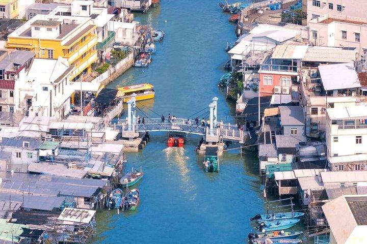 Hong Kong Lantau Island Tour: Cable Car, Big Buddha & Tai O Boat