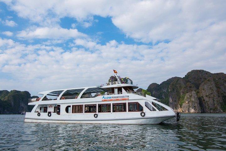 Ha Long Deluxe Cruise Day Tour: Transfer, Kayak, Cave & Lunch