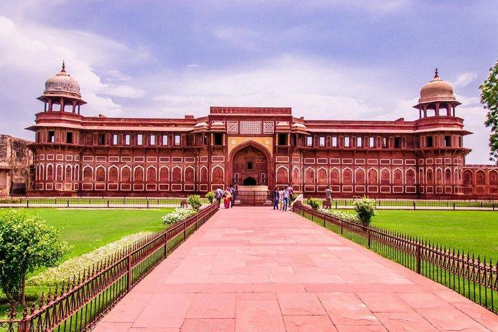 Agra Fort Visits - Skip the line entry with Licensed Tour Guide