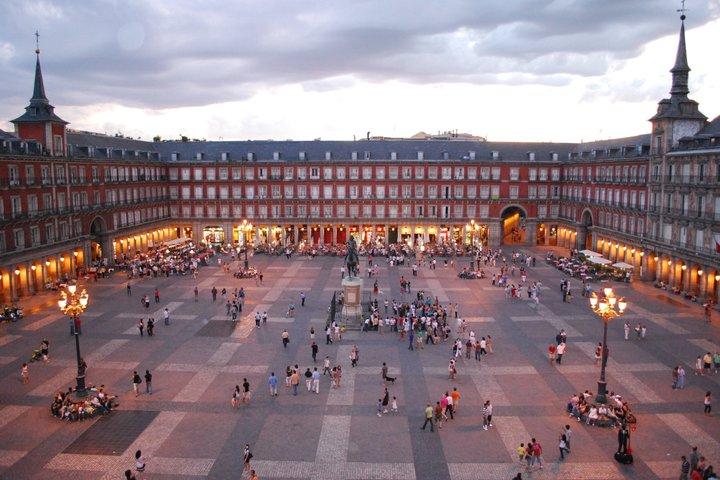 Madrid Half-Day Small Group Tour with Royal Palace & Hotel Pickup