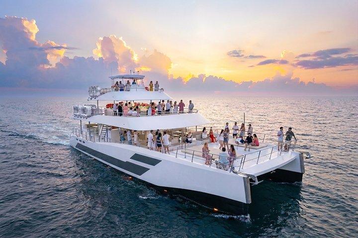 Luxury 100ft Catamaran Sunset Dinner and Entertainment Cruise