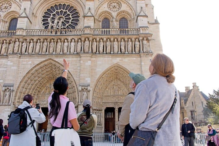 Notre-Dame Outdoor Walking Tour with Sainte-Chapelle Entry