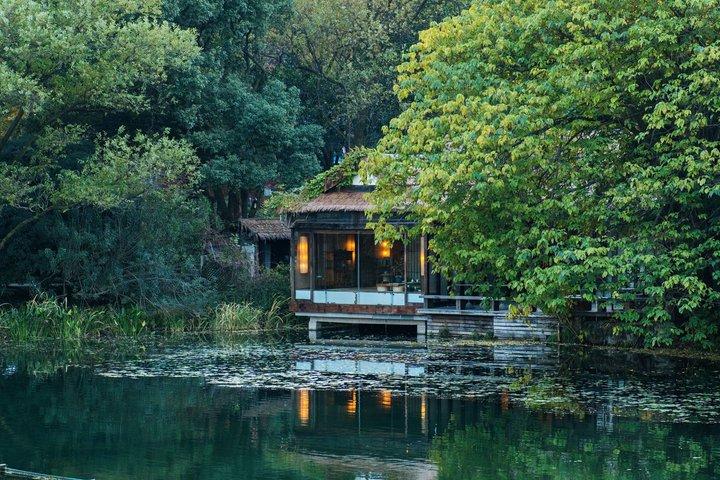 Hangzhou West Lake Boat Ride & Off-the-Beaten-Path Walk