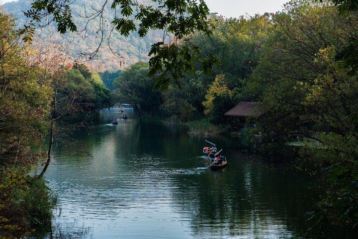 Hangzhou West Lake Boat Ride & Off-the-Beaten-Path Walk
