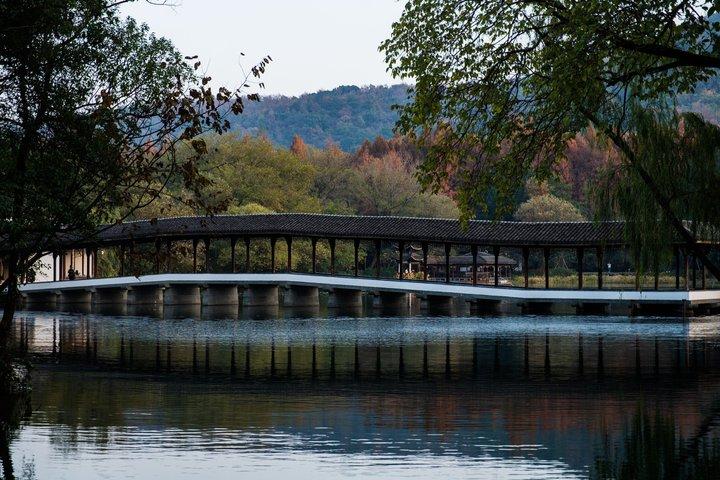 Hangzhou West Lake Boat Ride & Off-the-Beaten-Path Walk