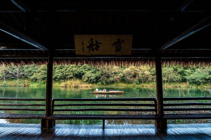Hangzhou West Lake Boat Ride & Off-the-Beaten-Path Walk