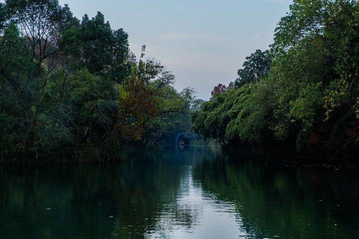 Hangzhou West Lake Boat Ride & Off-the-Beaten-Path Walk