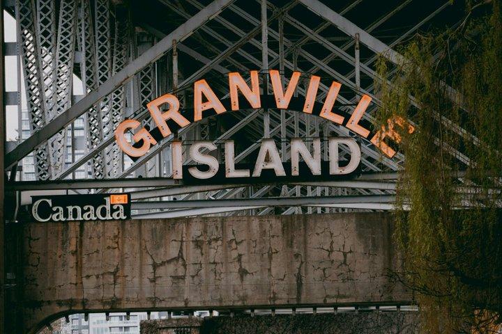 Small Group Vancouver Tour with Capilano Suspension Bridge