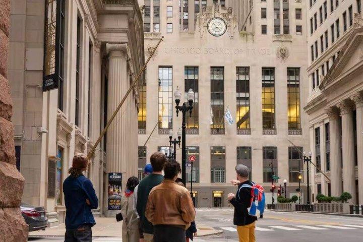 Walkin' with Colin: Chicago History-Mystery-Comedy-Tragedy Tour