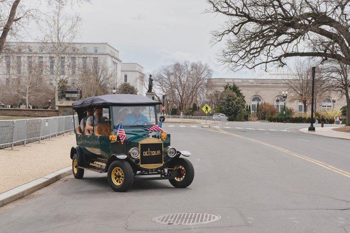 Group/Private Washington D.C Moonlight Tour in Luxury Vintage Car