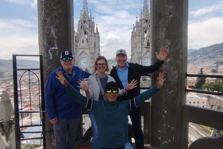 TOUR Quito Colonial-muffin, cable car and half the world.