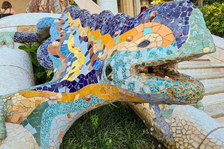 Barcelona Guided tour of Parc Güell in Premium Group