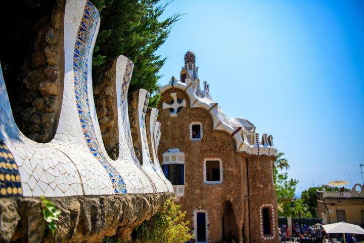 Barcelona Guided tour of Parc Güell in Premium Group