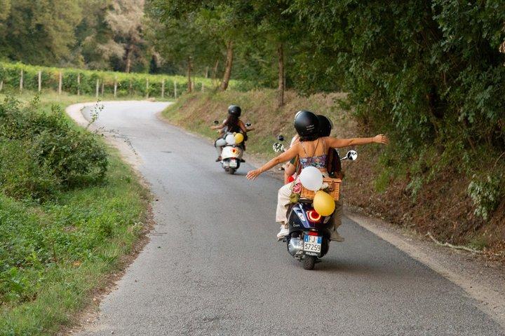 Vespa Tour in Spello and Assisi with Pic Nic or Lunch