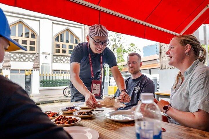 Singapore Food Tour: Hawker Culture & Local Neighborhoods