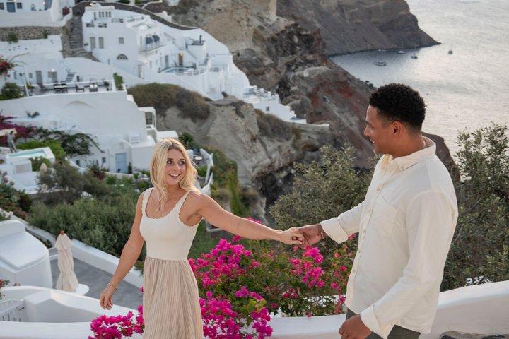 Photoshoot in Santorini Oia (skip the line)