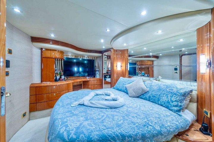 Private Luxury Azimut with 2 Jet Skis Included