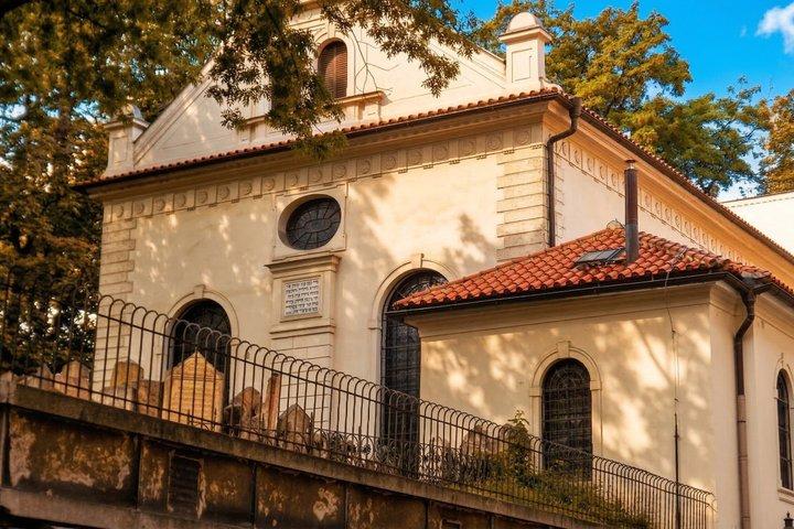 Prague Guided Jewish Quarter and Old Cemetery Tour with Tickets