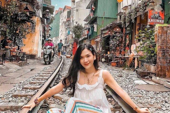 Hanoi City Cycling Tour: West Lake, Old Quarter & Cultural Sights